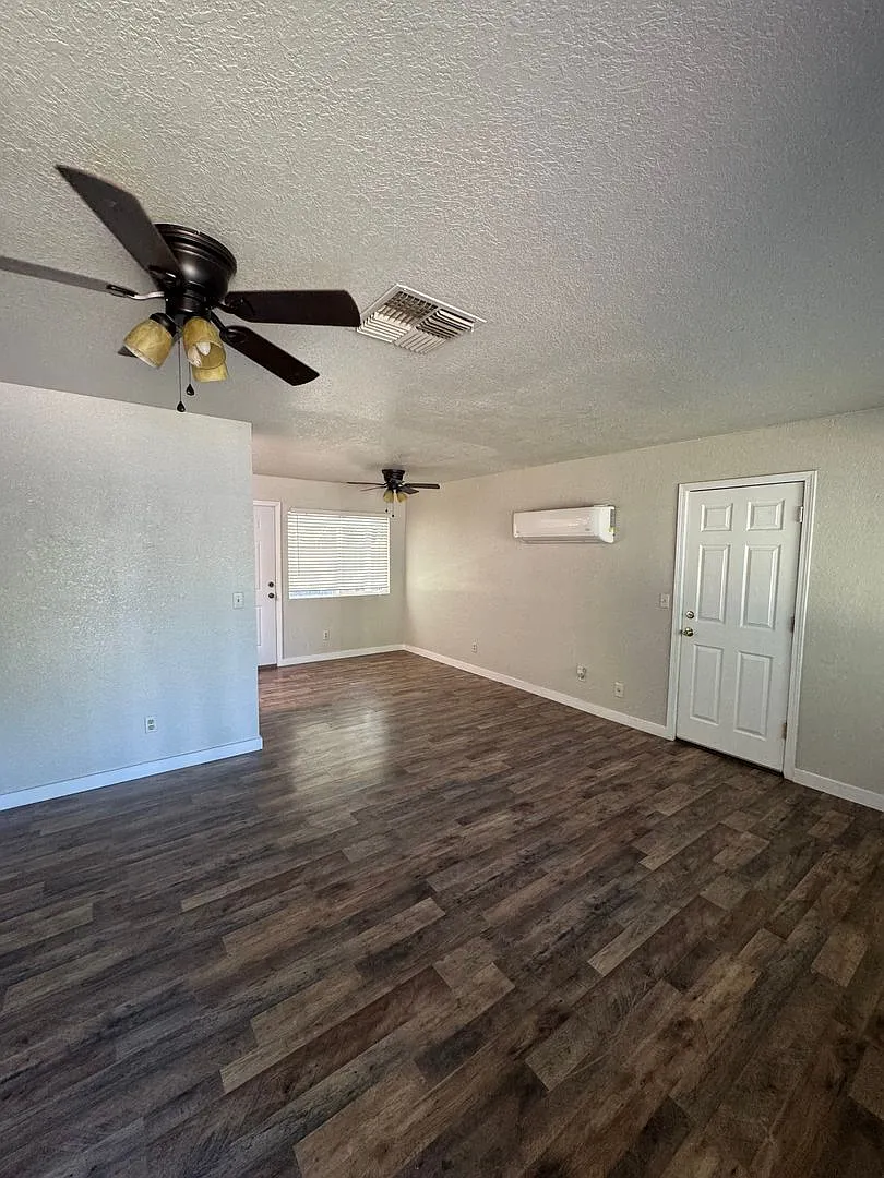 3 Bed/2 Bath Home In Redding, Ca — Photo 3