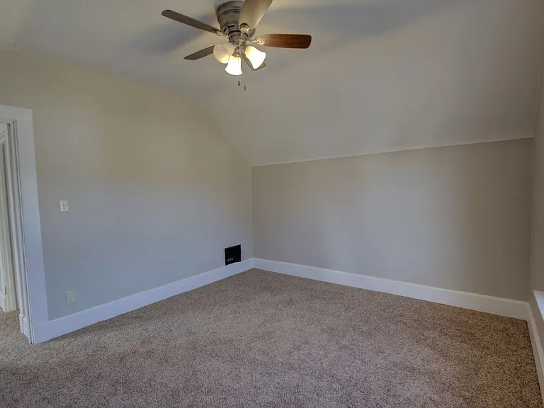 514 S Clark St — Photo 6