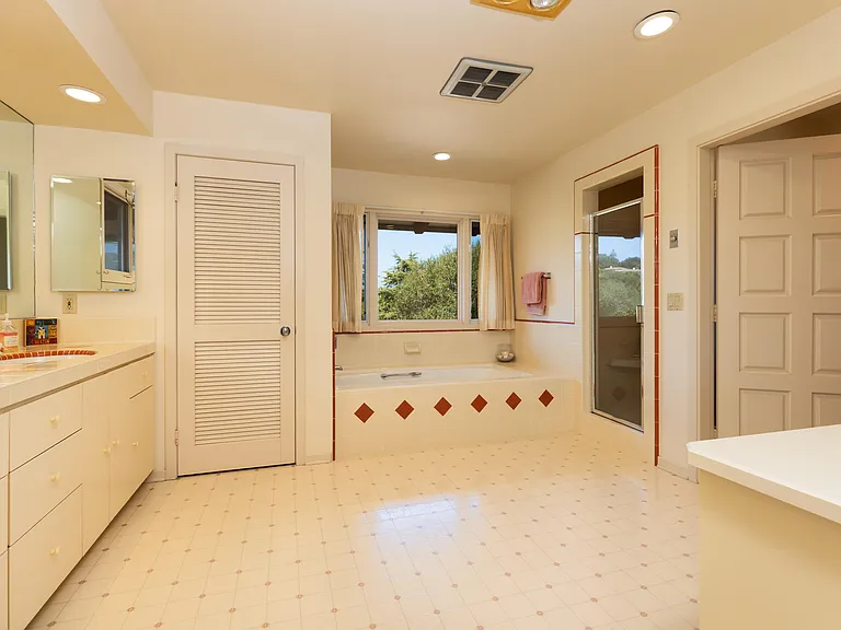 375 Las Palmas Dr — Photo 17