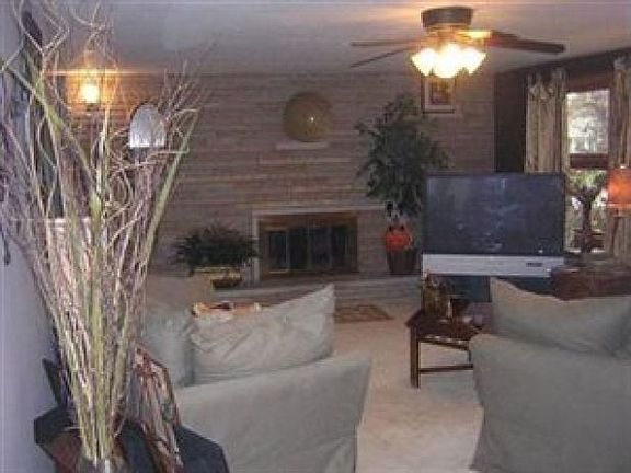 4th image of 3914 Edgewood Dr