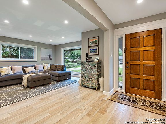 4th image of 7607 Vinewood Ct