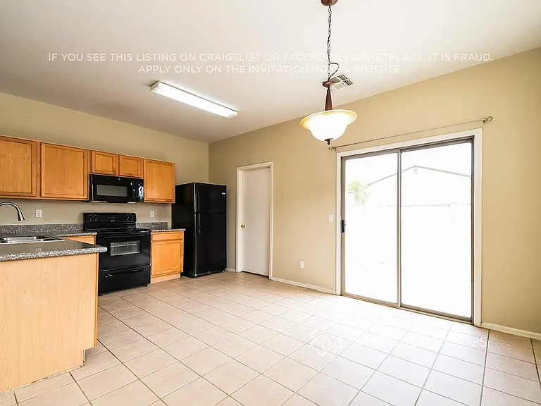 1182 E Desert Moon Trl — Photo 6