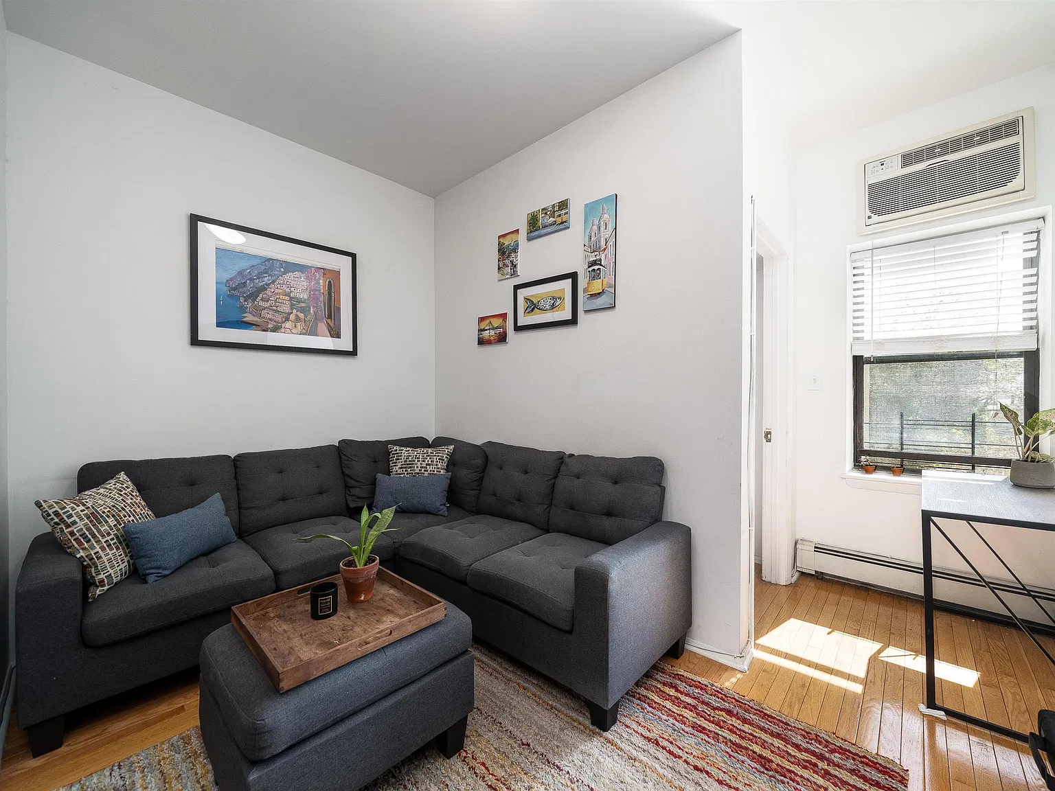 2 bed, 1.0 bath, 701 sqft, $3,400 — Photo 2