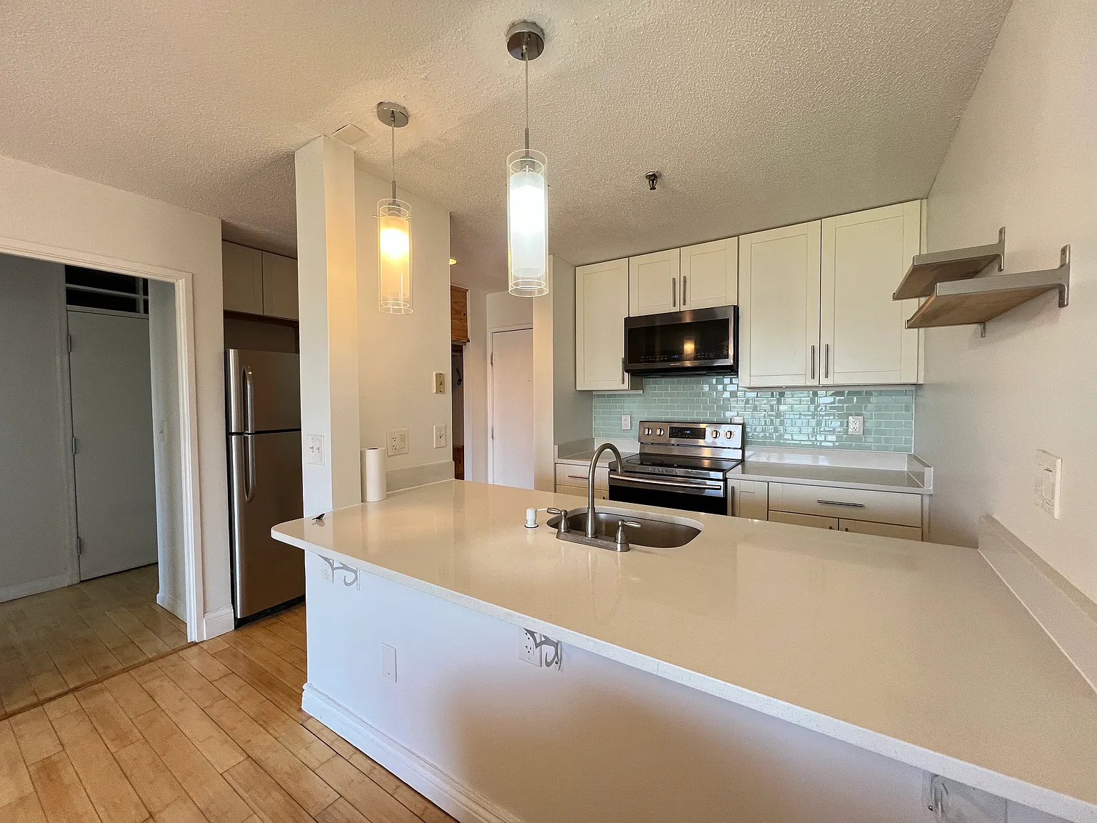 1 bed, 613 sqft, $2,350 — Photo 2