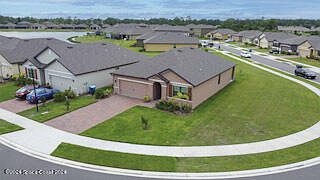 3rd image of 922 Remington Green Dr SE