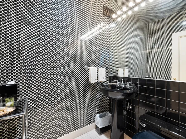 101 Central Park West image 25 of 26