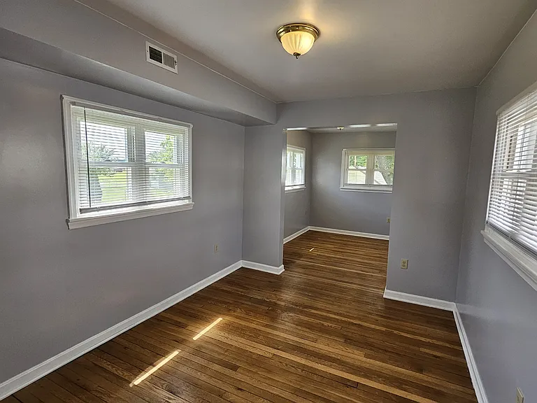 208 E Main St — Photo 21