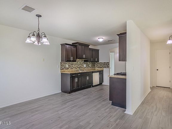 5th image of 810 Villas Del Sol Rd