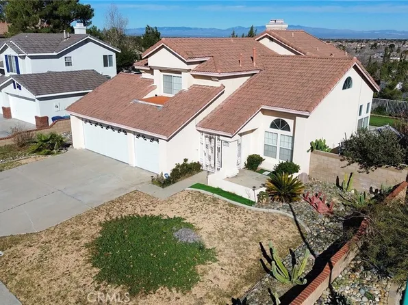 1215 Date Palm Dr, Palmdale, CA 93551