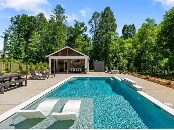 4660 Thatcher Woods Dr, Oak Ridge, NC 27310