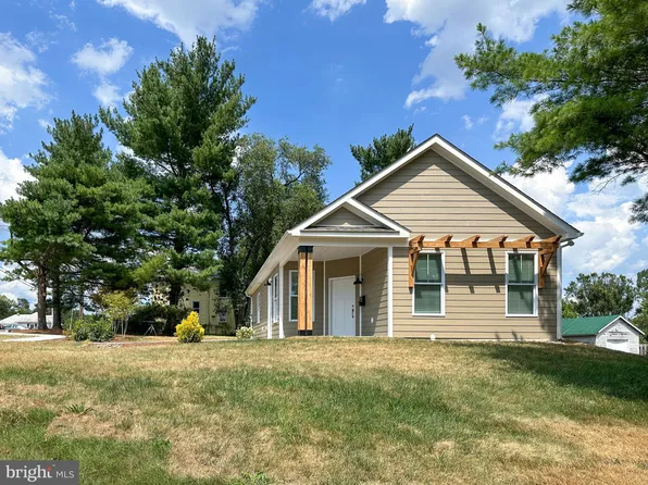 213 Lee St, Woodstock, VA 22664