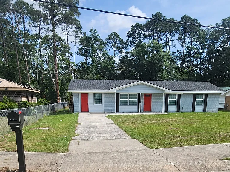 535 Azalea St — Photo 1