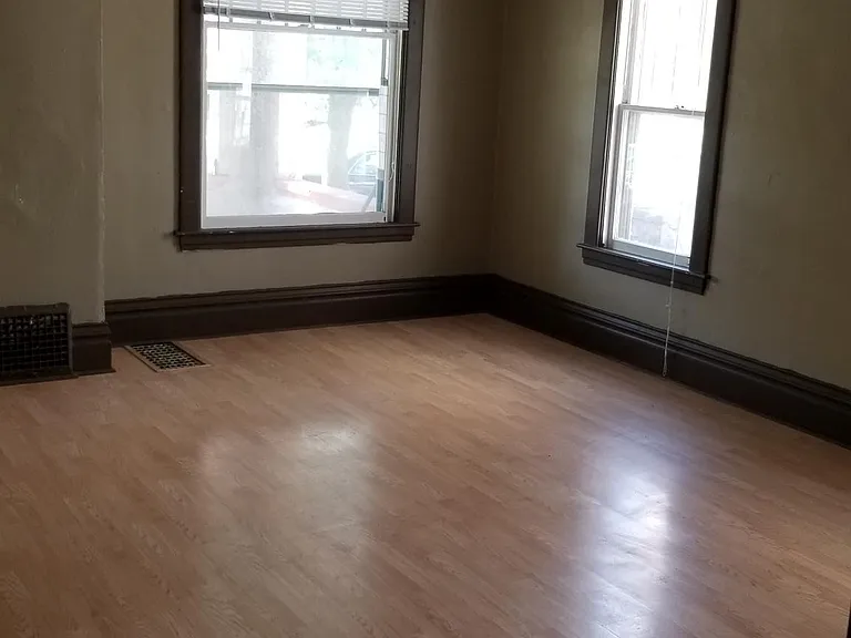 914 W Lovell St — Photo 5