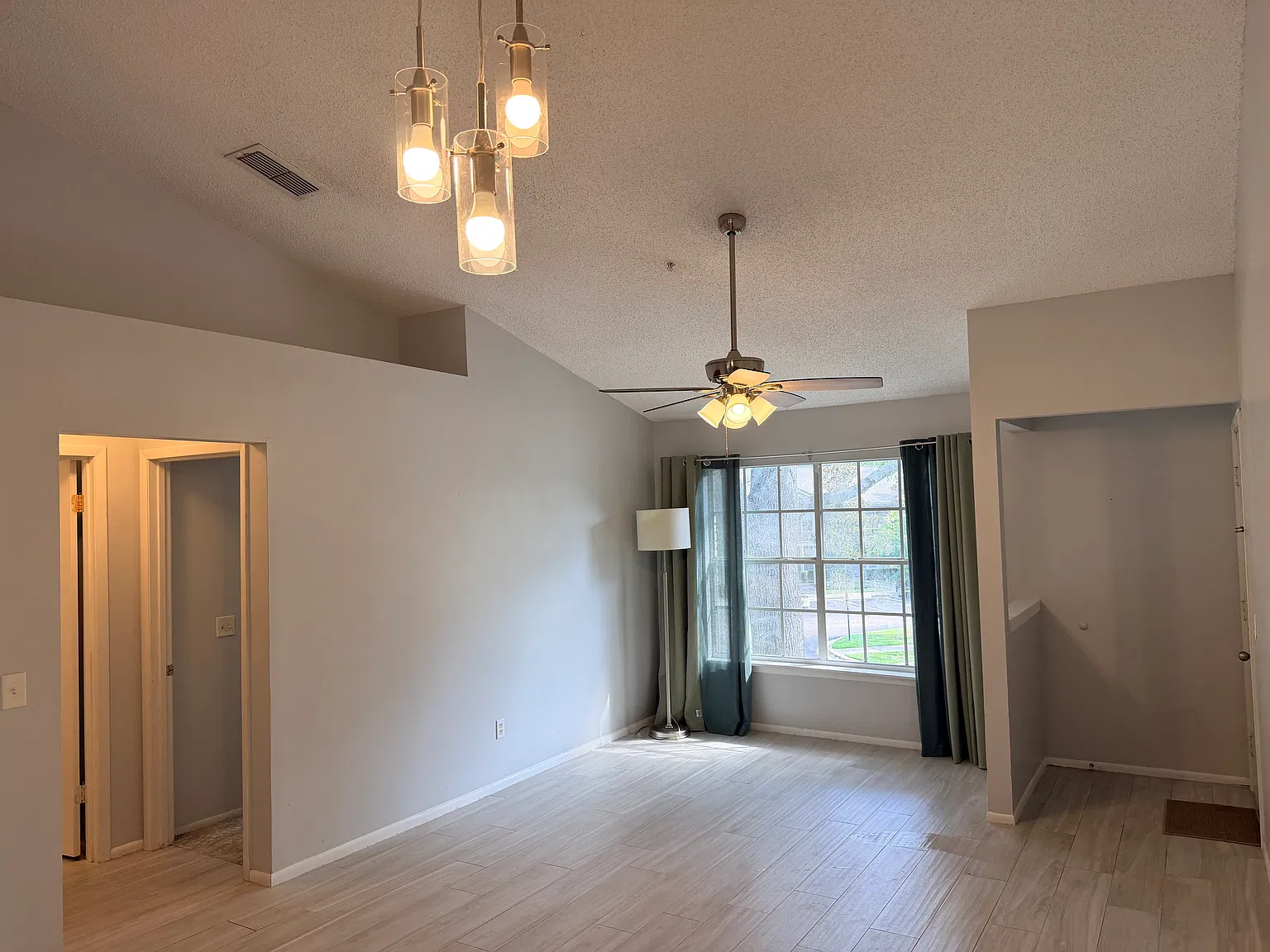 2 bed, 975 sqft, $1,800 — Photo 3