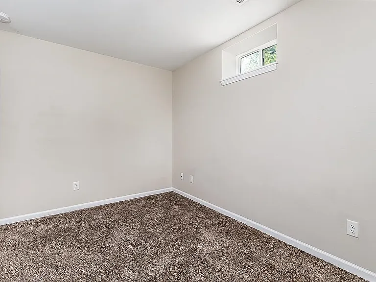 1043 Edina St — Photo 29