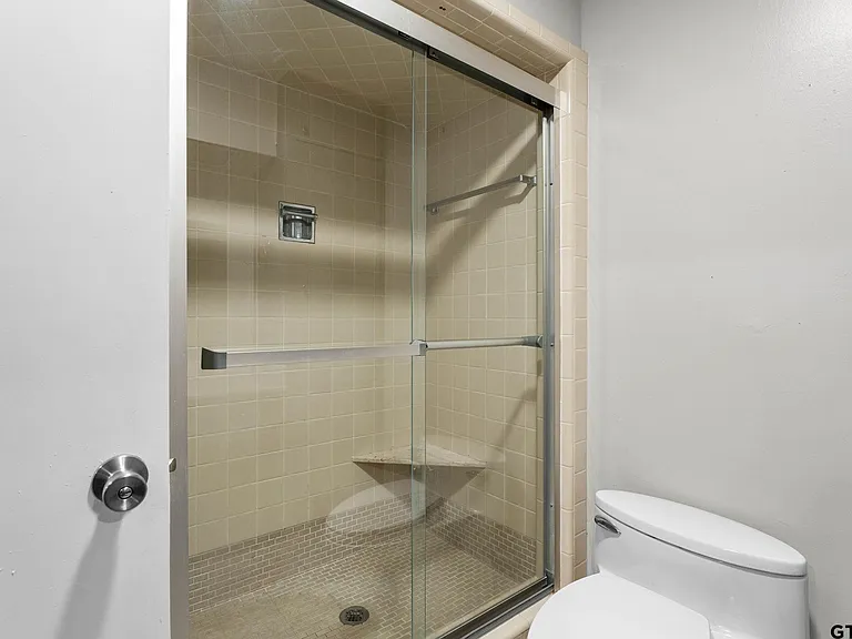 3200 Decharles St — Photo 31