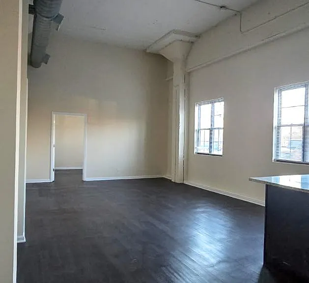 5822 N Western Ave — Photo 7