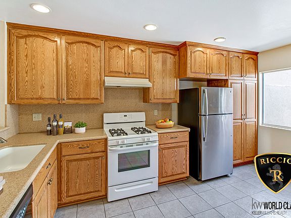 4th image of 12722 Oxford Dr