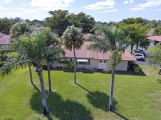 3rd image of 1638 Palmland Dr