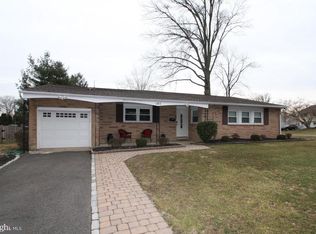 107 Hedgerow Dr, Yardley, PA 19067