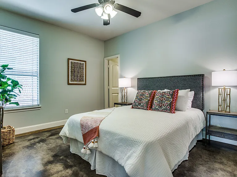 Walking distance to TCU! Cute 4-bedroom home. Bathroom 1.