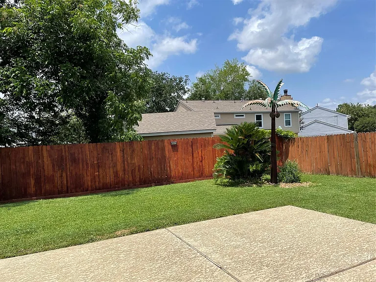 2411 Woodwind Dr — Photo 6