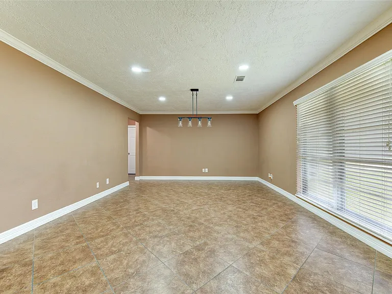 9922 Carmalee St — Photo 12