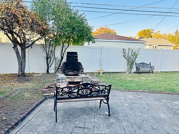 4th image of 8320 W Carmen Ave
