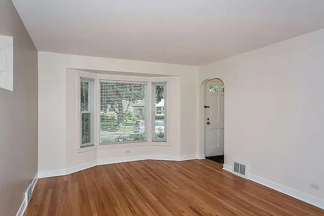 3 bed, $3,000 — Photo 4