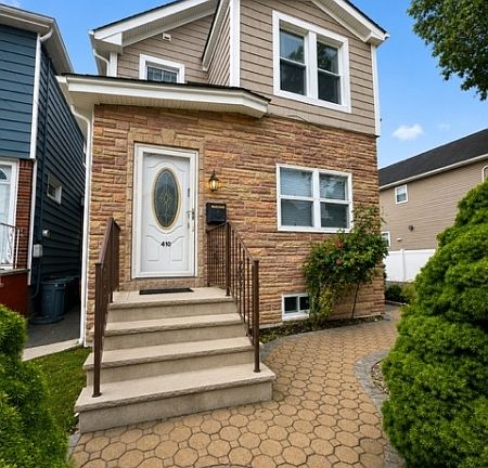 4th image of 408 Forest St