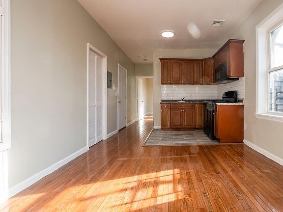 2nd image of 487 18th Ave #8A