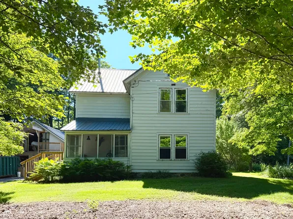 5 Station Rd, Saranac Lake, NY 12983