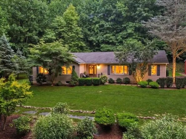 6 Garner Rd, Bethlehem Twp., NJ 08804