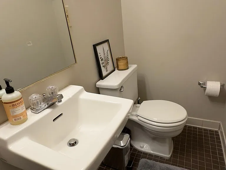 917 Madison St #15 — Photo 6