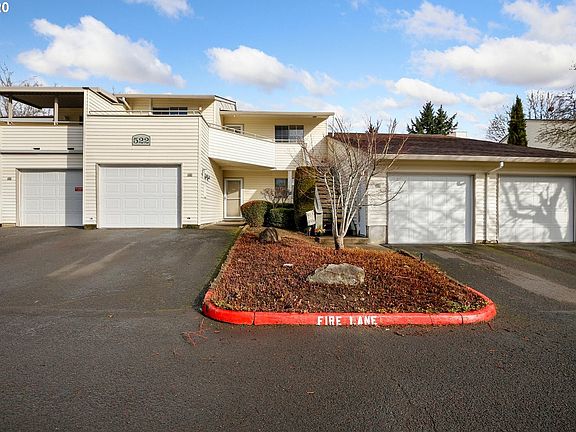 3rd image of 522 SE 157th Ave Unit 11