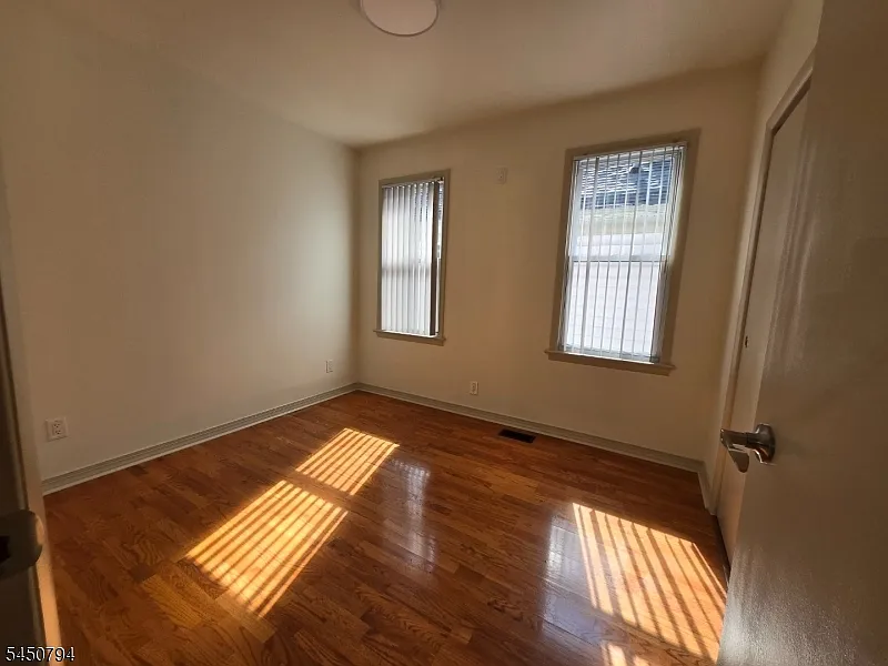 3 bed, 1.0 bath, $2,400 — Photo 4