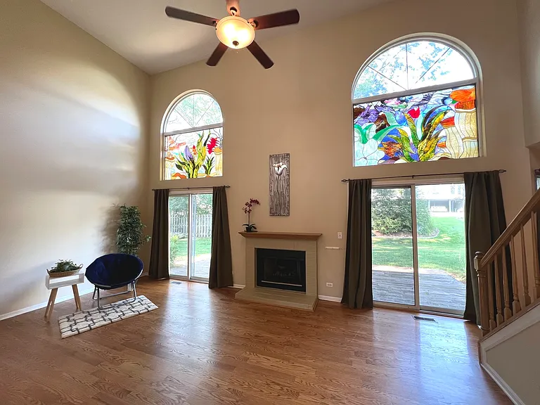 812 Canterbury Ln — Photo 3
