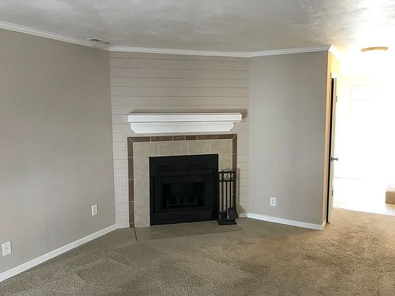 2nd image of 981 Green St