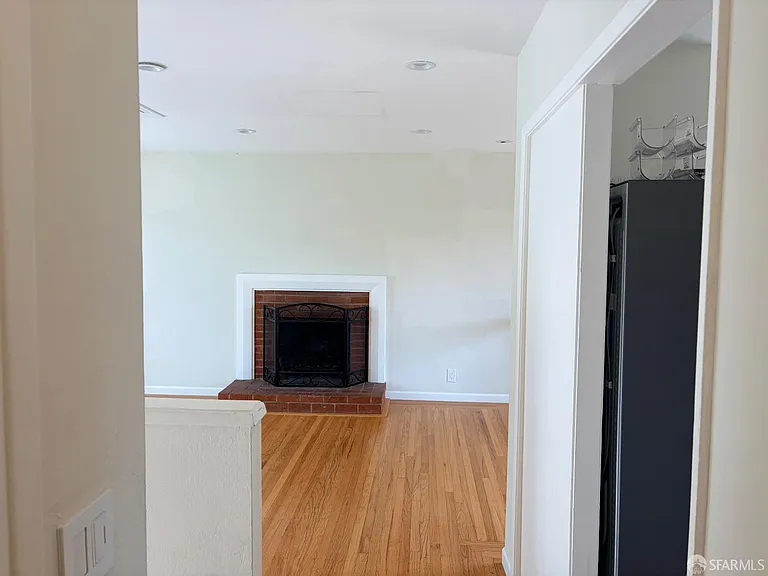 2555 Sherwood Dr — Photo 9