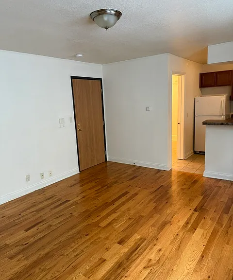 1515 N Farwell Ave — Photo 3