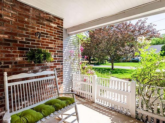 4th image of 53 Montague Dr