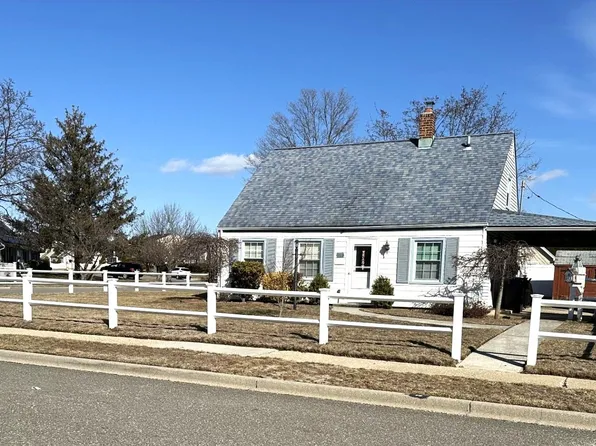 75 Gun Lane, Levittown, NY 11756