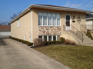 8748 W Stolting Rd, Niles, IL 60714