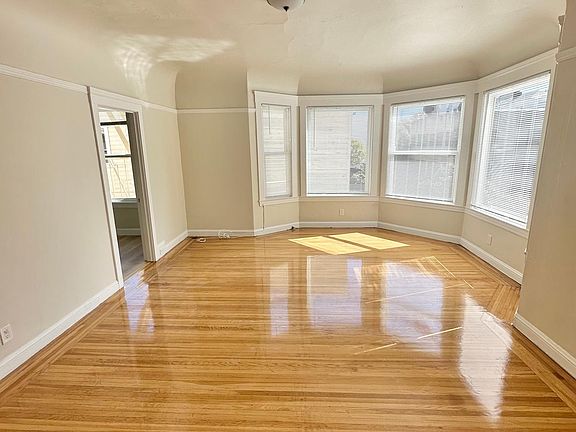 2nd image of 2650 Franklin St #3