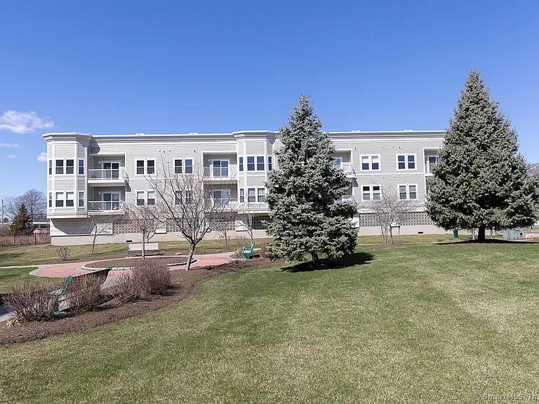 300 Harbour Close #B-34 — Photo 5