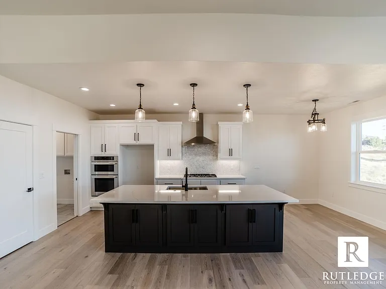 3282 Sky Way — Photo 4