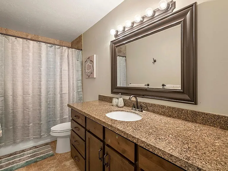 1553 E Huckleberry Cir — Photo 12
