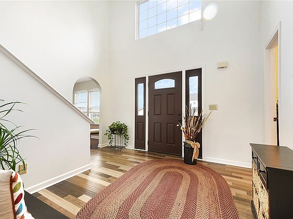 4th image of 110 Stratford Ct