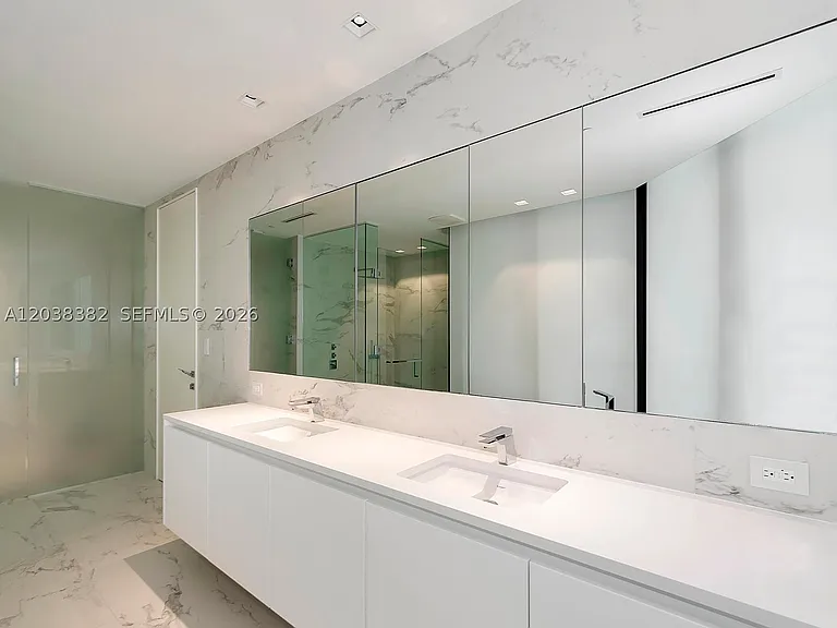 1000 Biscayne Blvd #2002 — Photo 21
