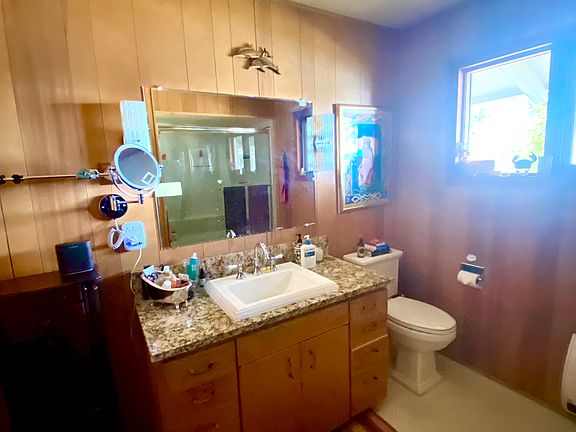 5th image of 104 Niemann Ln